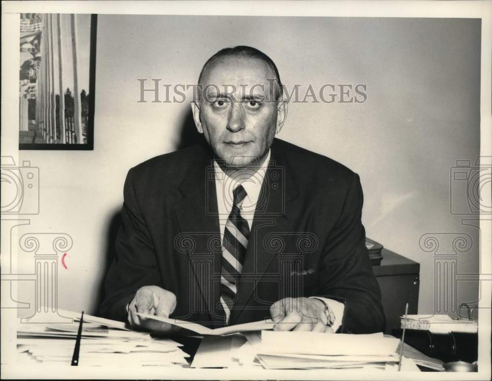 1956 Press Photo Big Ten Commissioner Kenneth L. "Tug" Wilson in his Office- Historic Images