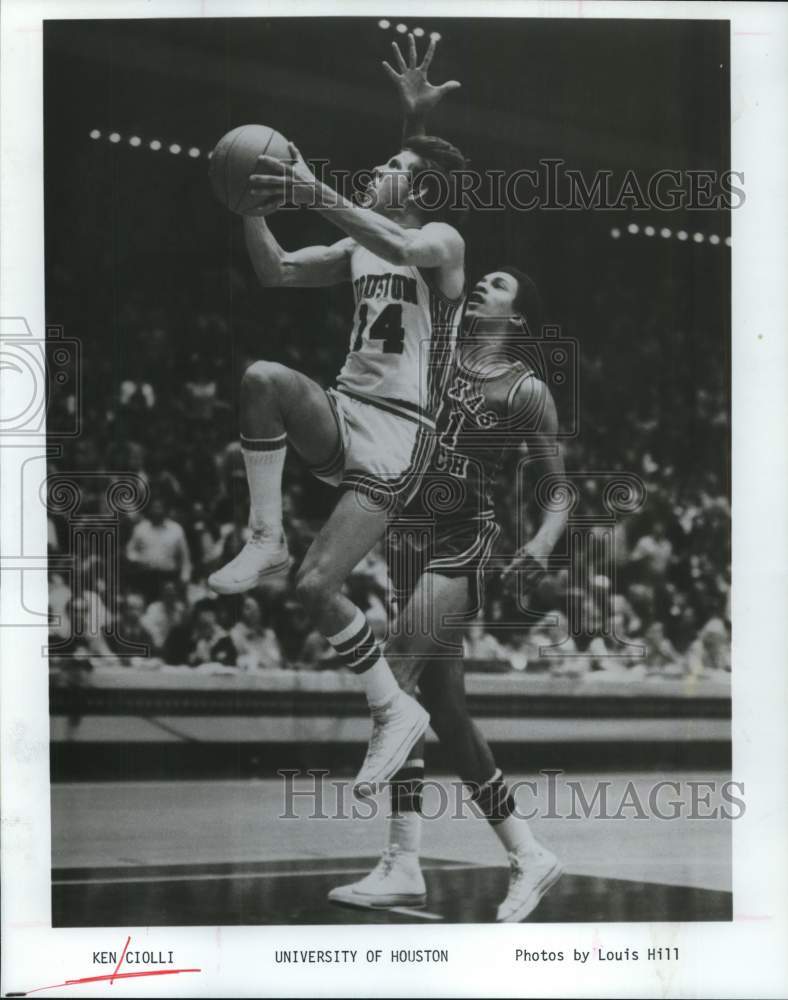 1977 Press Photo Ken Ciolli of University of Houston Basketball in Game- Historic Images