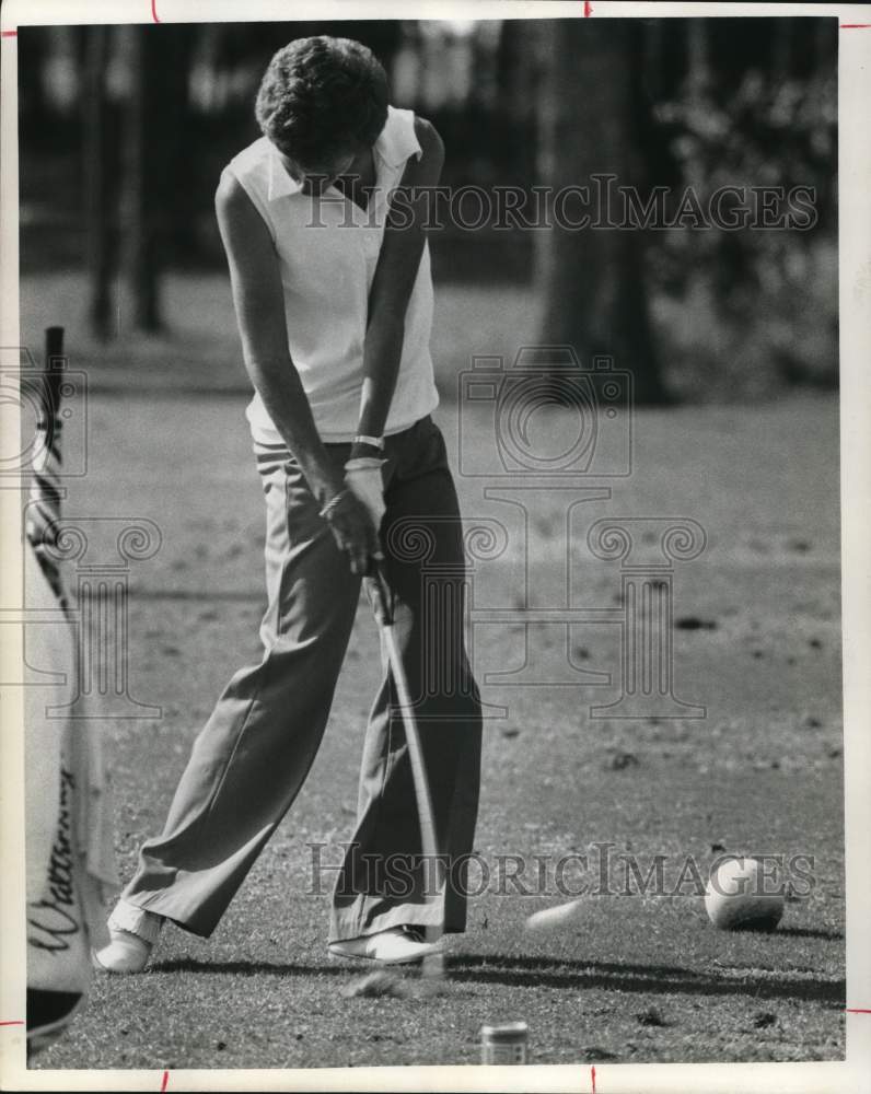 1977 Press Photo Golfer Kathy Whitworth - hpx01054- Historic Images