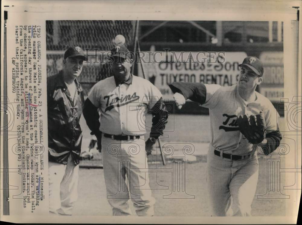 1967 Press Photo Minnesota Twins Baseball Manager Sam Mele watches Dean Chance- Historic Images