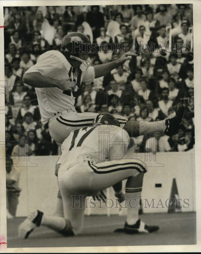 1971 Press Photo Bill McClard, Arkansas Football Player kicks Field Goal- Historic Images