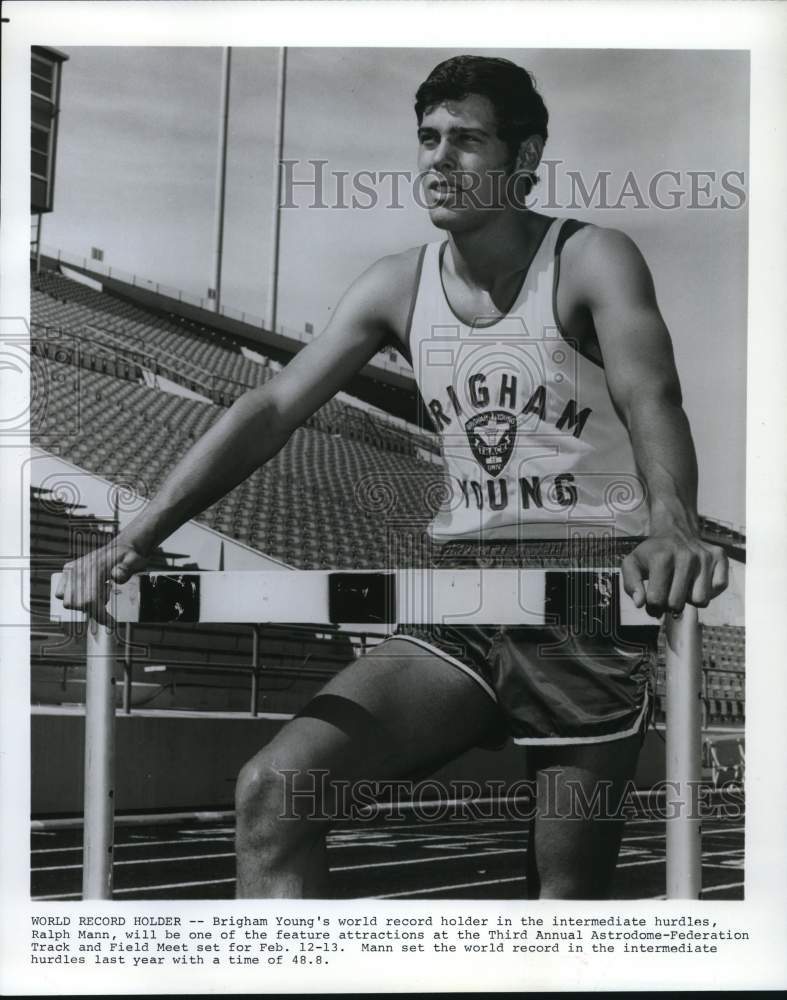 1971 Press Photo Ralph Mann, Intermediate Hurdle World Record Holder at Track- Historic Images