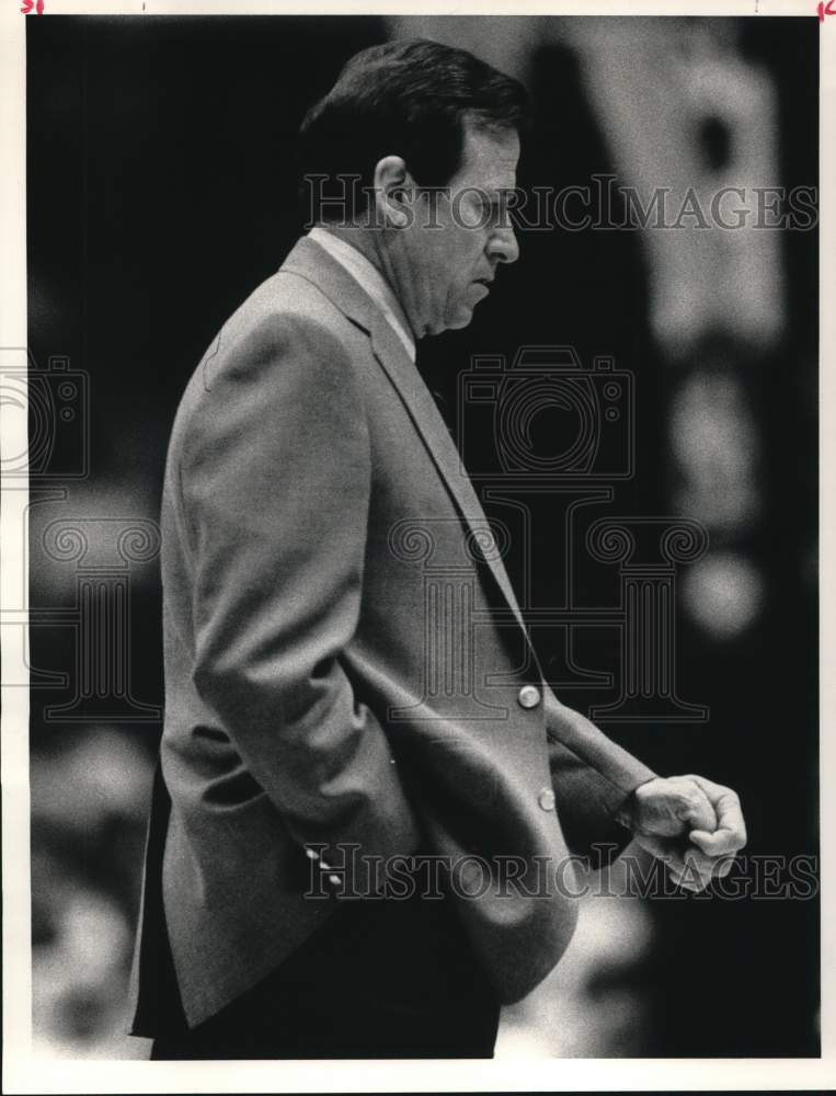 1986 Press Photo Mavericks Basketball Dick Motta after being ejected- Historic Images