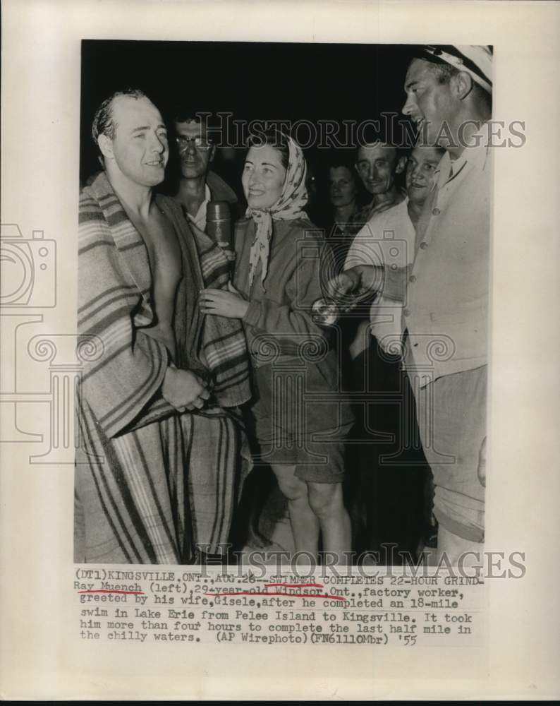 1955 Press Photo Ray Muench greets wife Giselle after 18-Mile Lake Erie Swim- Historic Images