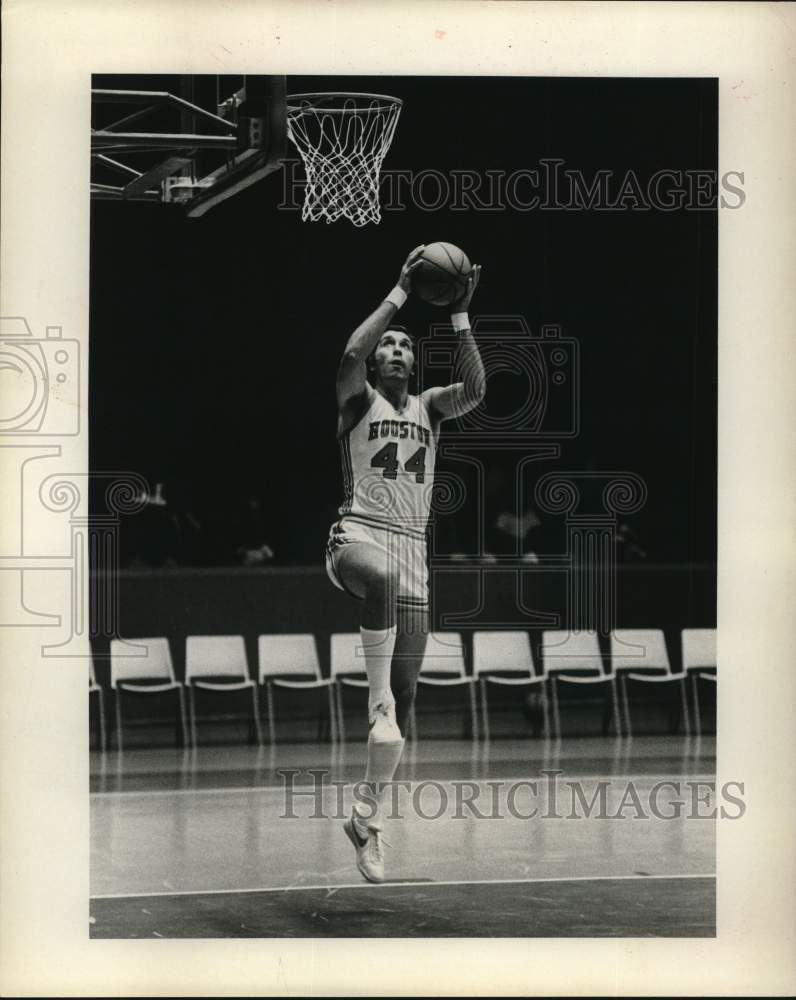 1978 Press Photo Rudy Tomjanovich, Houston Rockets Basketball Player warms up- Historic Images