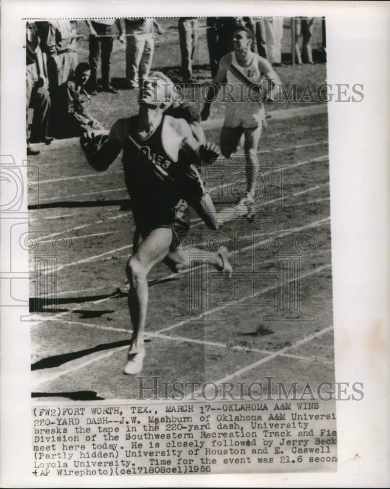 1956 Press Photo J.W. Mashburn of Oklahoma A&amp;M University wins 220-Yard Dash- Historic Images