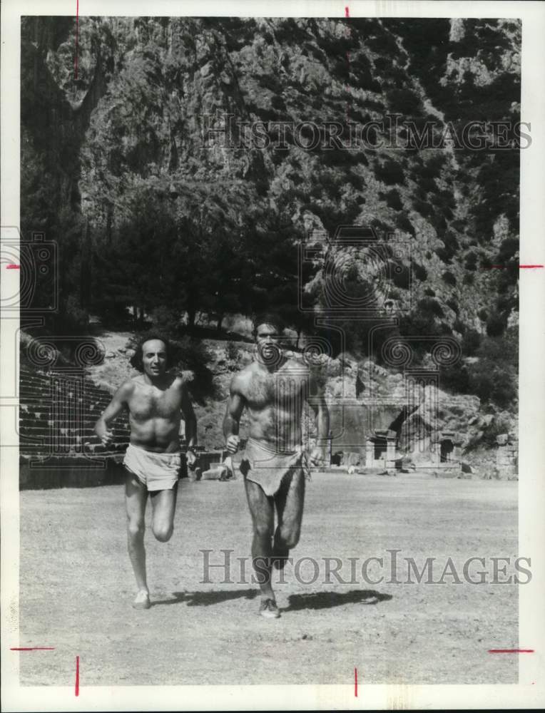 1972 Press Photo Author Erich Segal with Bill Toomey - hpx02720- Historic Images