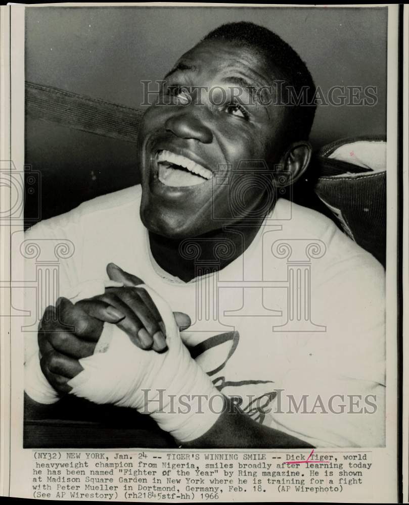 1966 Press Photo Boxer Dick Tiger, &quot;Fighter of the Year,&quot; trains in New York- Historic Images