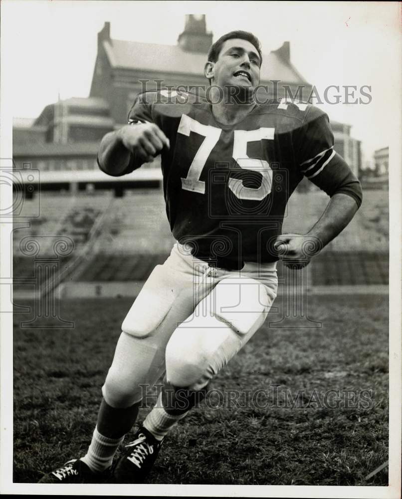 1965 Press Photo Cincinnati football tackle, Bob Taylor - hpx03498- Historic Images