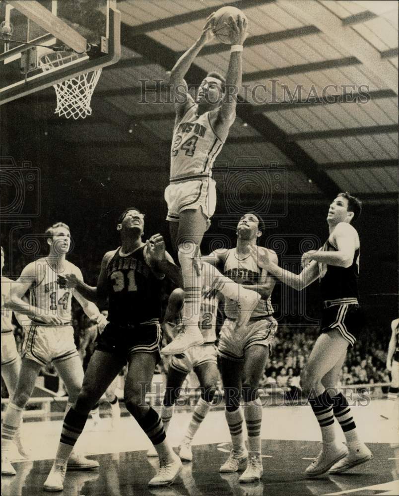 Press Photo Univ. of Houston basketball player, Ollie Taylor, soars for score- Historic Images