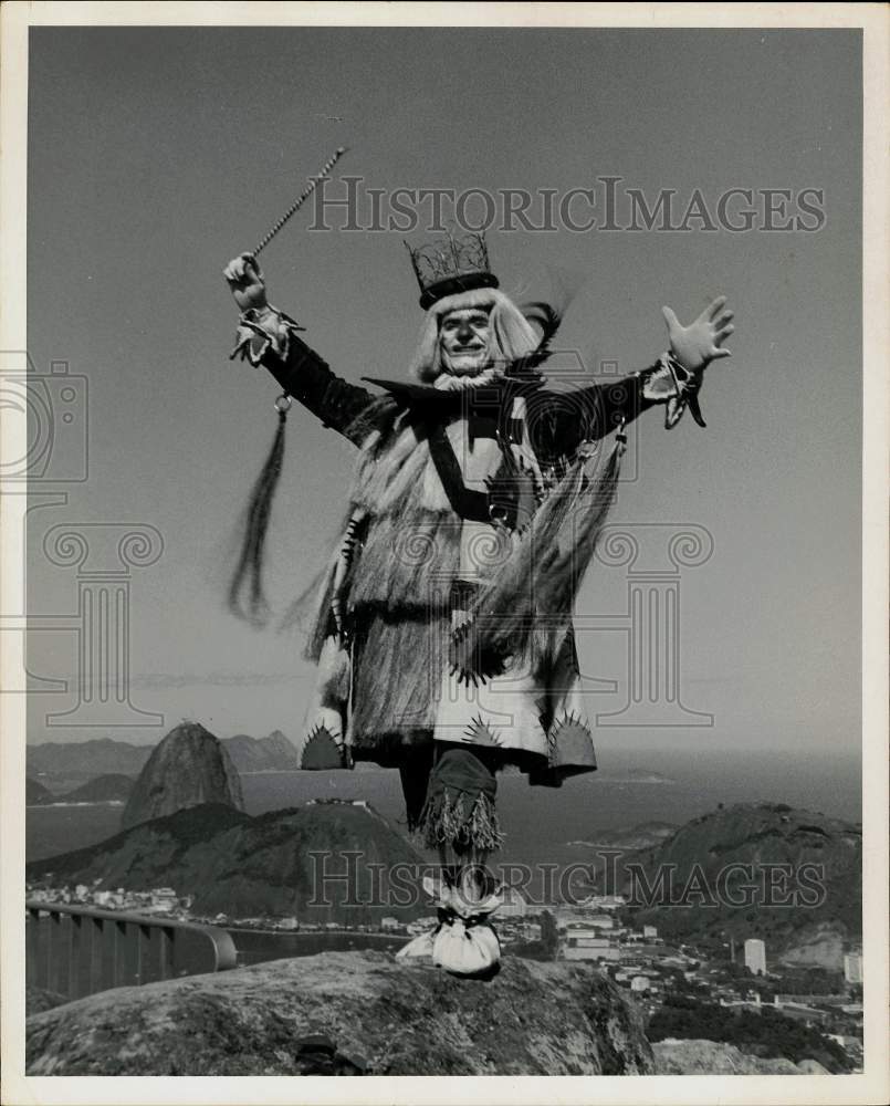 1963 Press Photo King &quot;Momo&quot; invites all to Rio de Janeiro, Brazil&#39;s Carnival- Historic Images