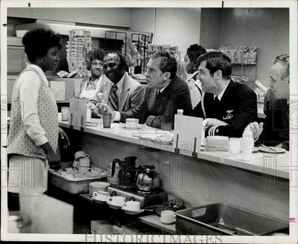 1974 Press Photo President Nixon visits Houston, Texas diner - hpx04219- Historic Images