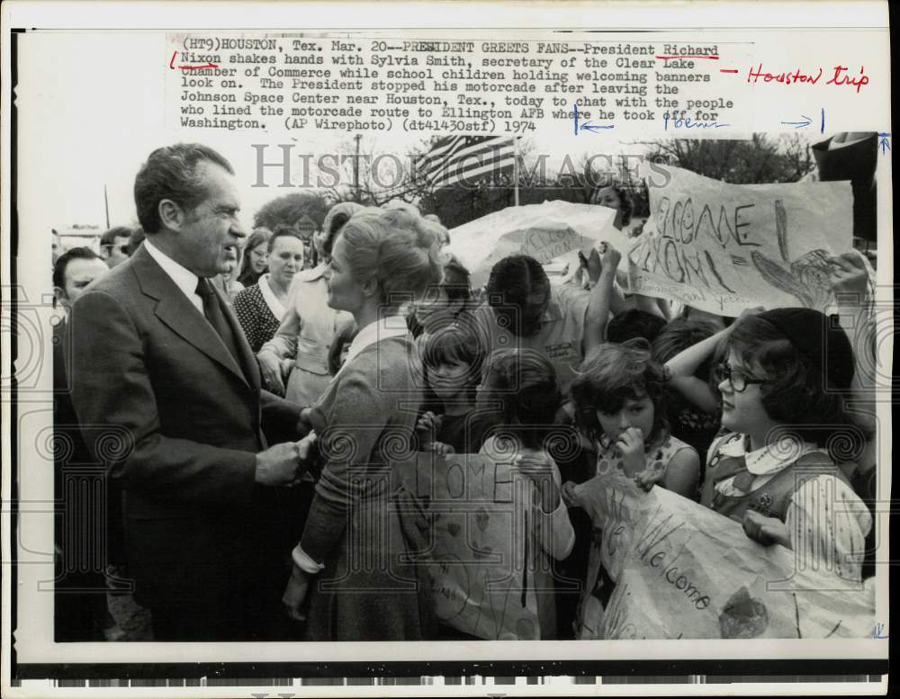 1974 Press Photo President Richard Nixon greets his supporters in Houston, Texas- Historic Images