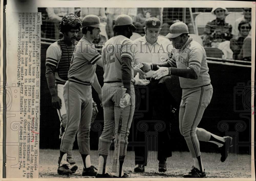 1974 Press Photo George Scott with Brewers baseball teammates after his 2 homers- Historic Images