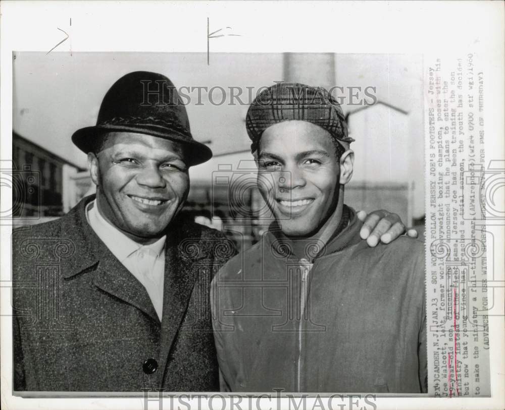 1960 Press Photo Boxer Jersey Joe Walcott and son Vincent in Camden, New Jersey- Historic Images