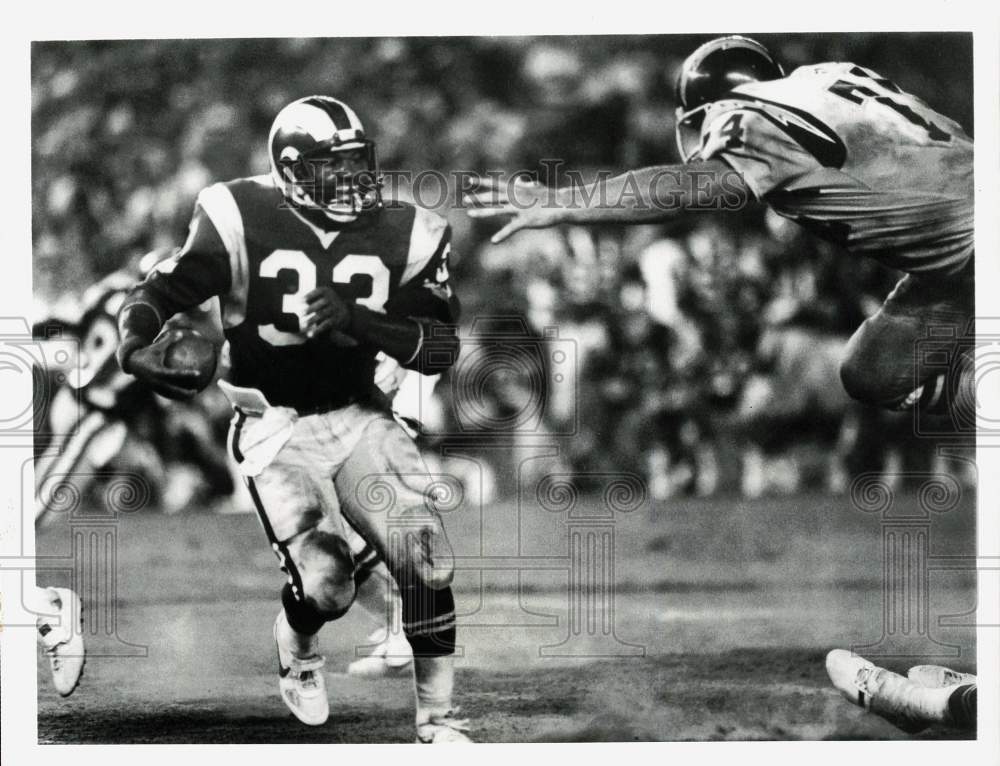 1981 Press Photo Jewel Thomas, Los Angeles Rams football player, in NFL action- Historic Images