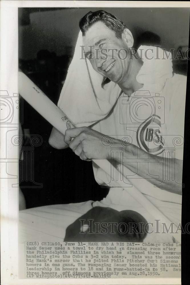 1952 Press Photo Cubs&#39; Hank Sauer dries head in dressing room in Chicago- Historic Images