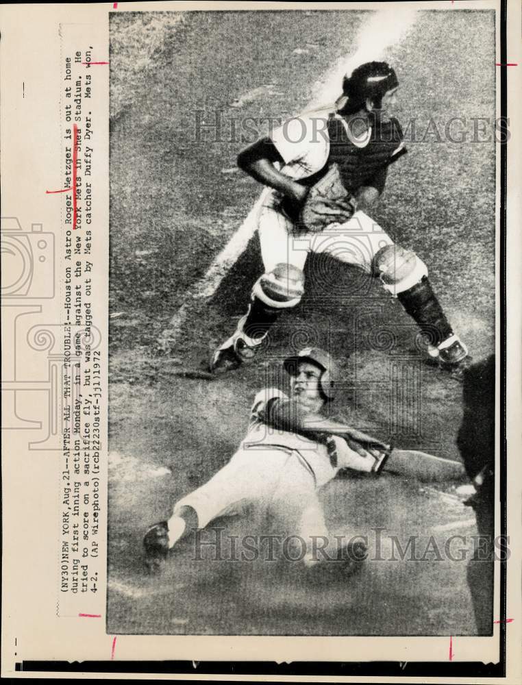 1972 Press Photo Mets&#39; Duffy Dyer tags out Astro Roger Metzger at New York game- Historic Images