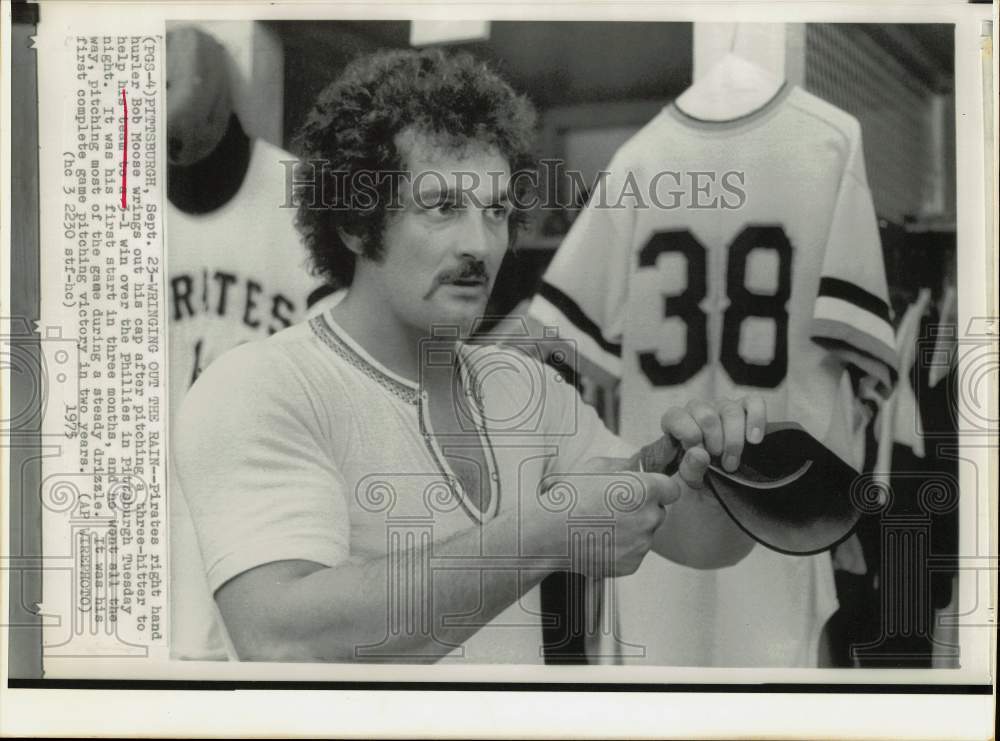 1973 Press Photo Pirates baseball pitcher Bob Moose after a game in Pittsburgh- Historic Images