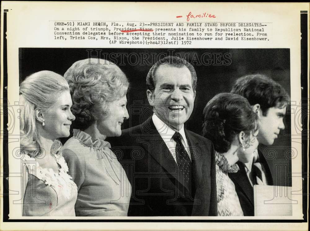 1972 Press Photo Pres. Richard Nixon presents his family during Miami convention- Historic Images