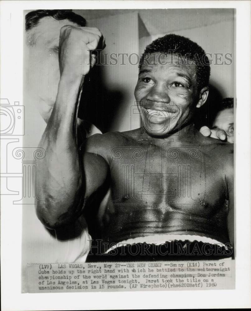 1960 Press Photo Benny Paret holds up hand after boxing win in Las Vegas- Historic Images