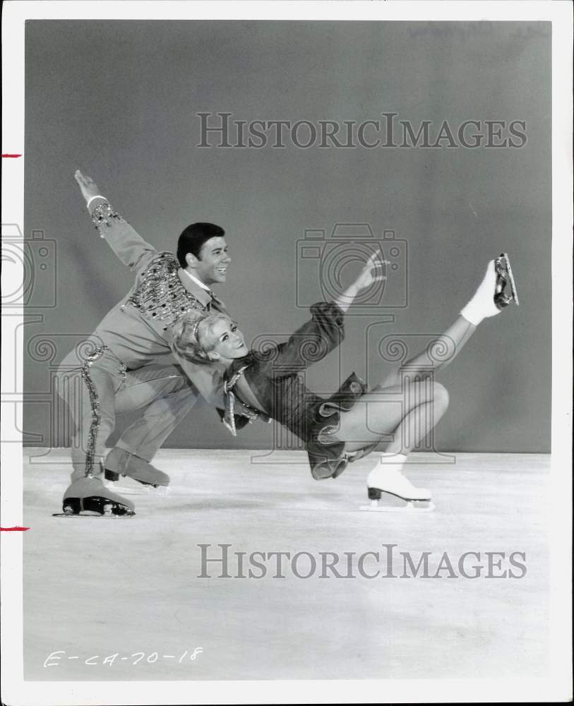 1969 Press Photo Margot and Danne, ice skating stars with Ice Capades- Historic Images