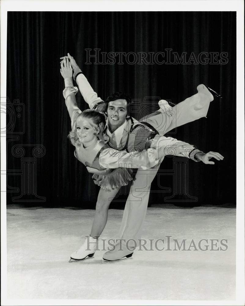 1975 Press Photo Ice skating duo Kathy Normile and Greg Taylor in Holiday On Ice- Historic Images