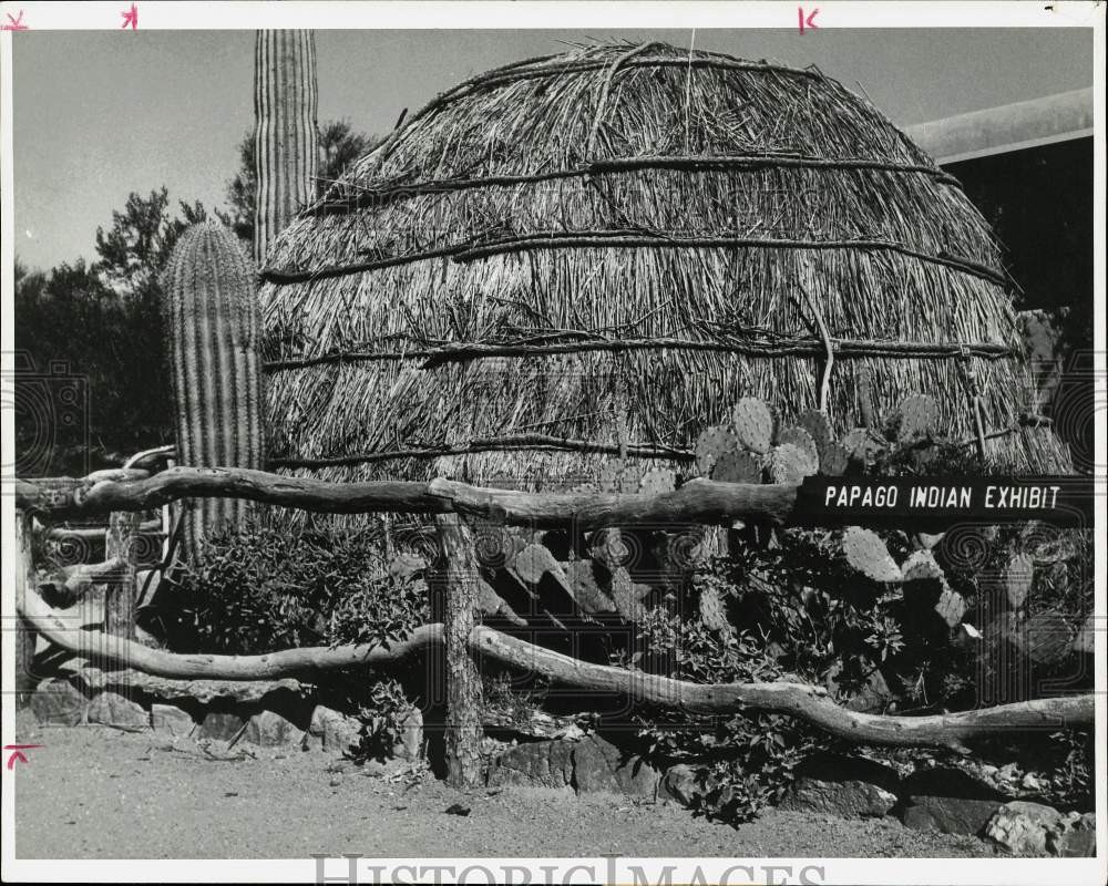 1973 Press Photo Thatched beehive house from Papago Indians featured in exhibit- Historic Images