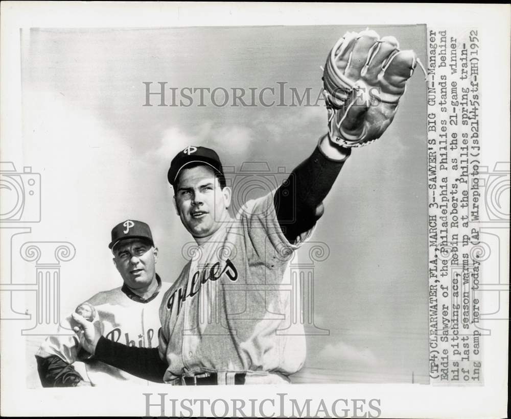 1952 Press Photo Manager Eddie Sawyer and pitcher Robin Roberts at Florida camp- Historic Images