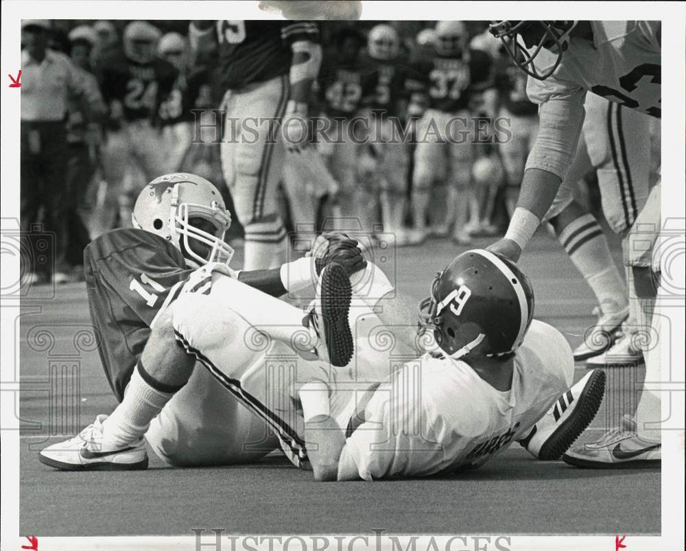 1982 Press Photo Univ. of Texas, Alabama football players in Cotton Bowl action- Historic Images