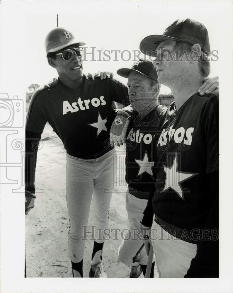 1982 Press Photo JR Richard with his Houston Astros baseball teammates- Historic Images