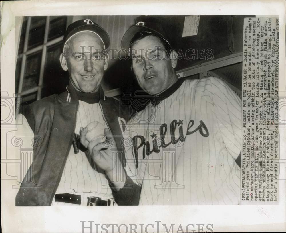 1955 Press Photo Phillies baseball manager Mayo Smith with pitcher Robin Roberts- Historic Images