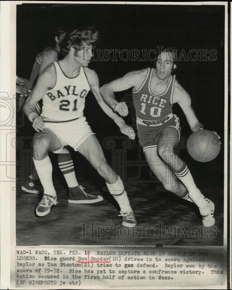 1972 Press Photo Baylor basketball player Tom Stanton guards Rice's Don Snyder- Historic Images