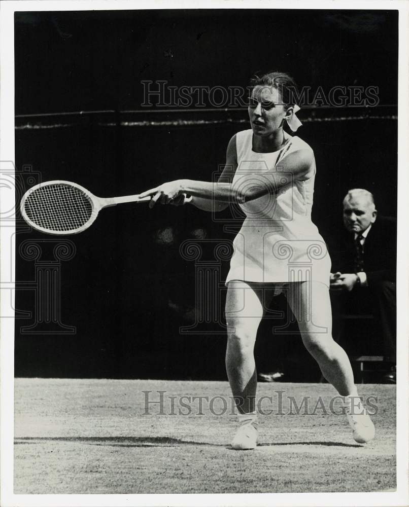 1972 Press Photo Francoise Durr, French professional tennis player, in action- Historic Images