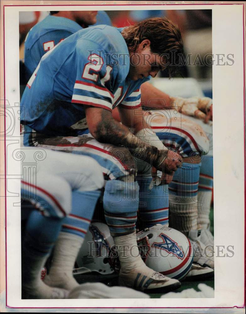 1986 Press Photo Houston Oilers football player Bo Eason, downcast during game- Historic Images