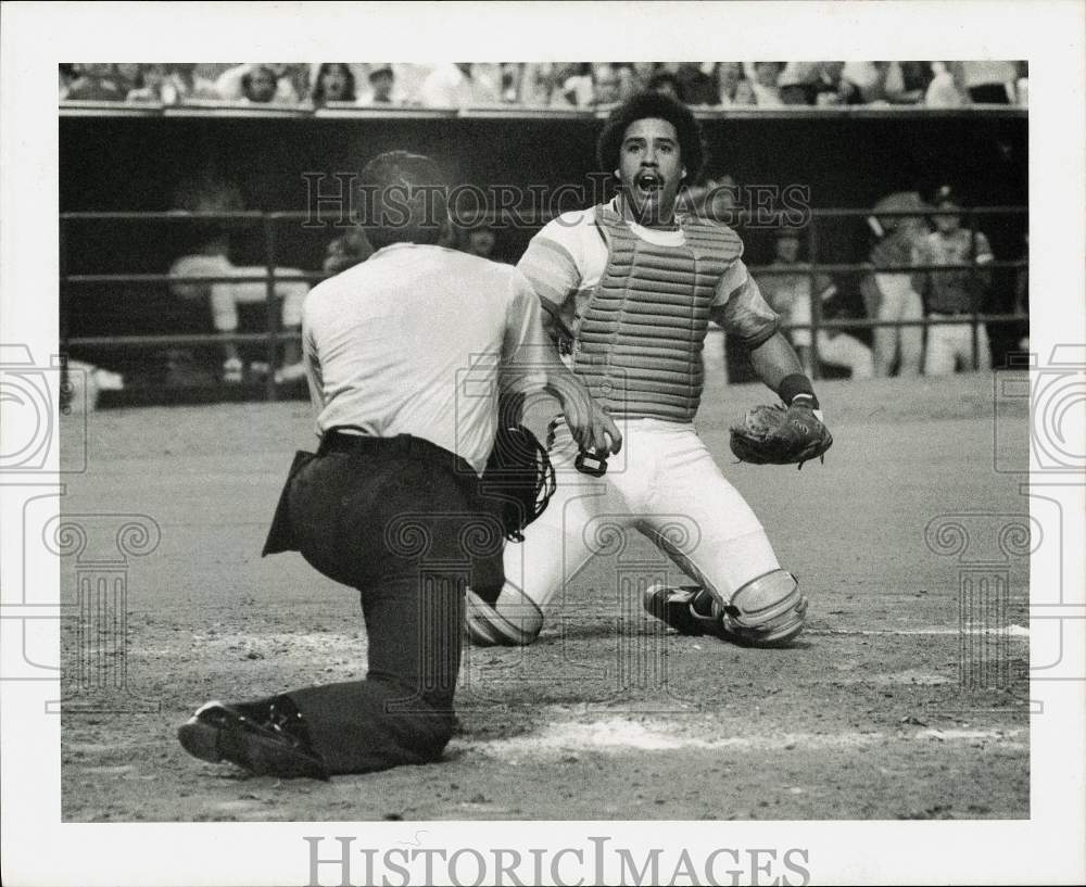 1973 Press Photo Astros baseball catcher Luis Pujols reacts to umpire&#39;s call- Historic Images