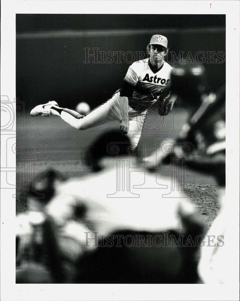 1982 Press Photo Astros baseball pitcher Don Sutton in action against the Cubs- Historic Images