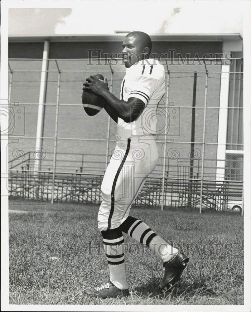 1965 Press Photo John Douglas, quarterback for the Texas Southern football team- Historic Images