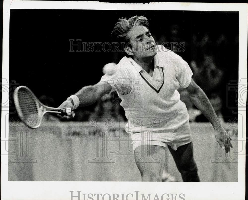 1978 Press Photo Tennis pro Pancho Gonzales during Father-Son tennis game- Historic Images