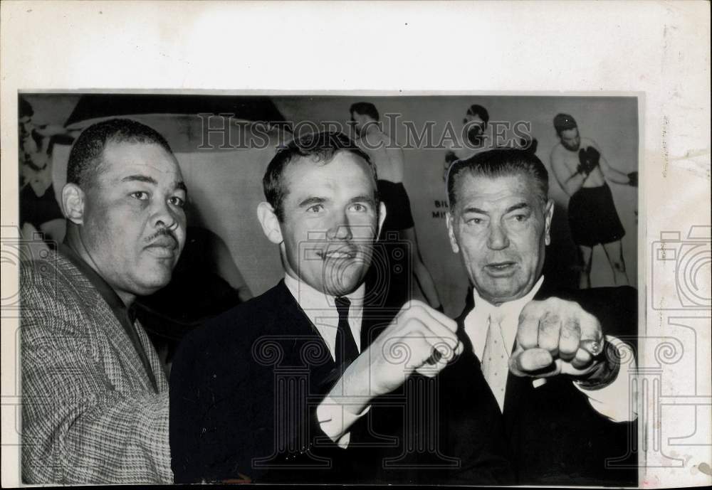 1960 Press Photo Boxing legend Jack Dempsey and company show fists - hpx08392- Historic Images