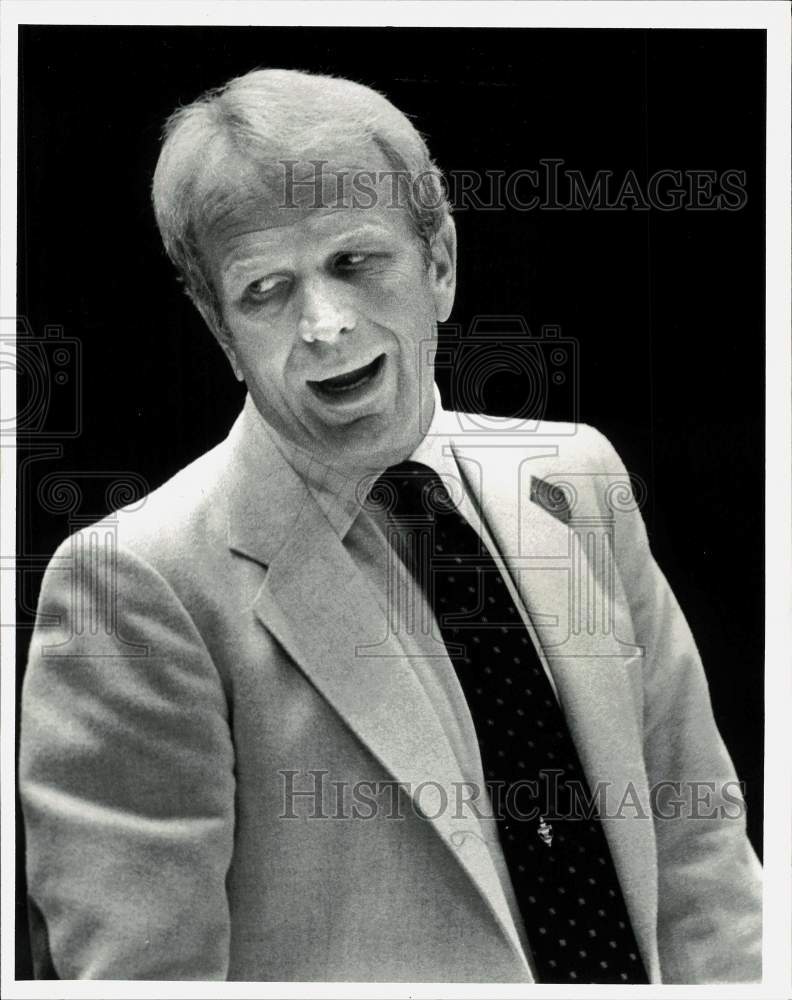 1980 Press Photo KC Kings basketball coach, Cotton Fitzsimmons, reacts to play- Historic Images