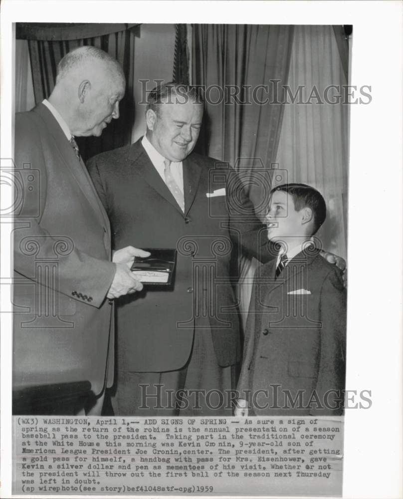 1959 Press Photo President Eisenhower greets Kevin and Joe Cronin in Washington.- Historic Images