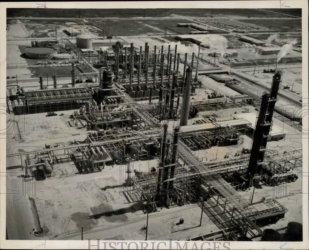 1964 Press Photo Monsanto Chemical's Chocolate Bayou ethylene plant - hpx11567- Historic Images