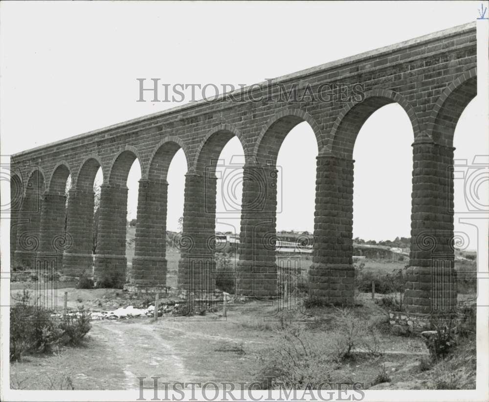 1966 Press Photo University Autonoma Seen through Aqueduct, Guadalajara, Mexico- Historic Images