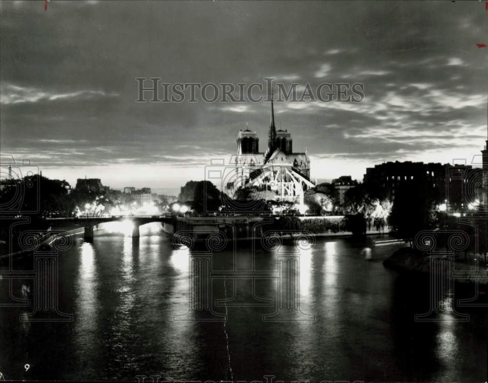 1982 Press Photo Notre Dame Cathedral, Paris, France - hpx11881- Historic Images