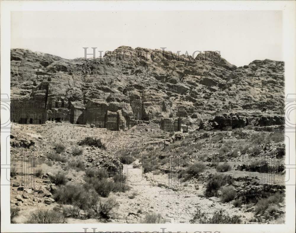 1961 Press Photo Crypts of Ancient Kings Hewn from Rock, Petra, Transjordan- Historic Images