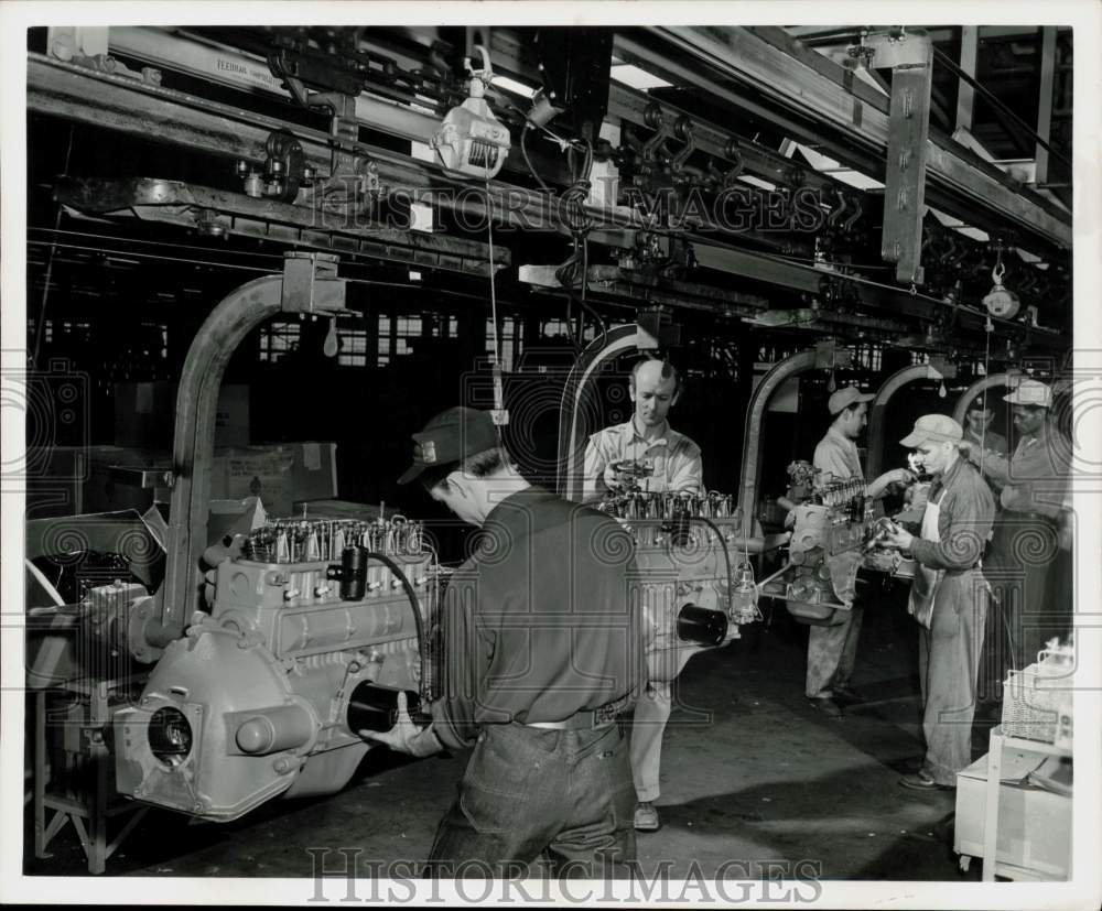 1953 Press Photo Ford Motor Company engine assembly line in Cleveland.- Historic Images