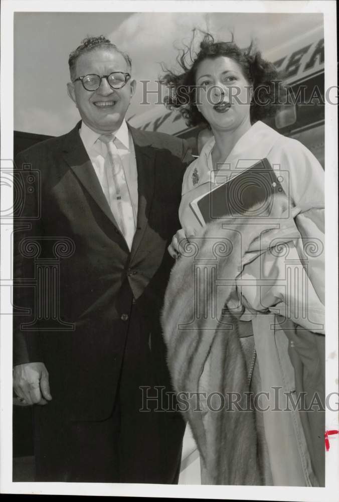 1958 Press Photo Diana Barrymore, actress, shown carrying a mink coat.- Historic Images