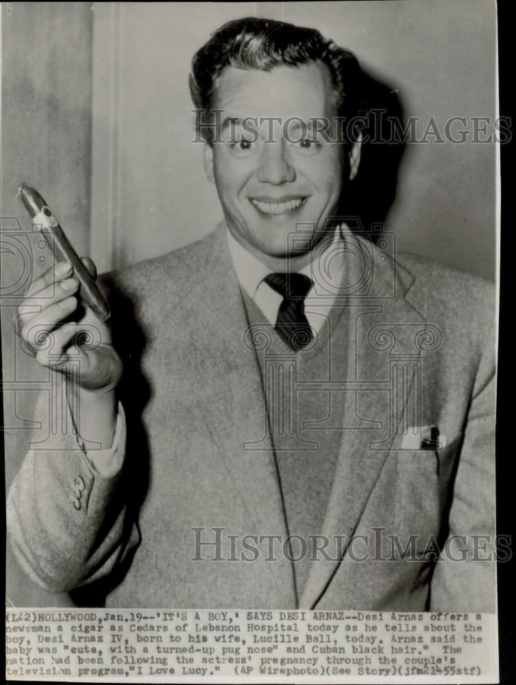 1953 Press Photo Desi Arnaz offers cigar to press after son&#39;s birth in Hollywood- Historic Images