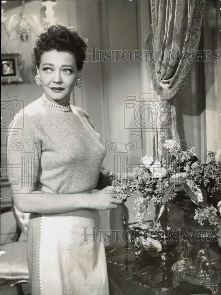 1955 Press Photo Sylvia Sidney, actress, arranges flowers - hpx12925- Historic Images